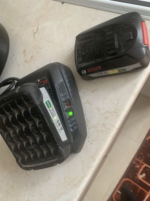 Vand incarcator cu acumulatori Bosch