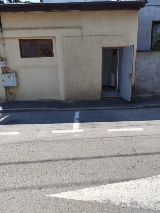 Spatiu de inchiriat la curte