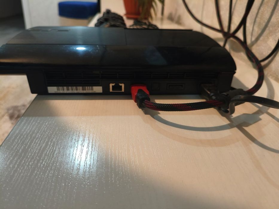 Продам прошитую ps3 30+ игр