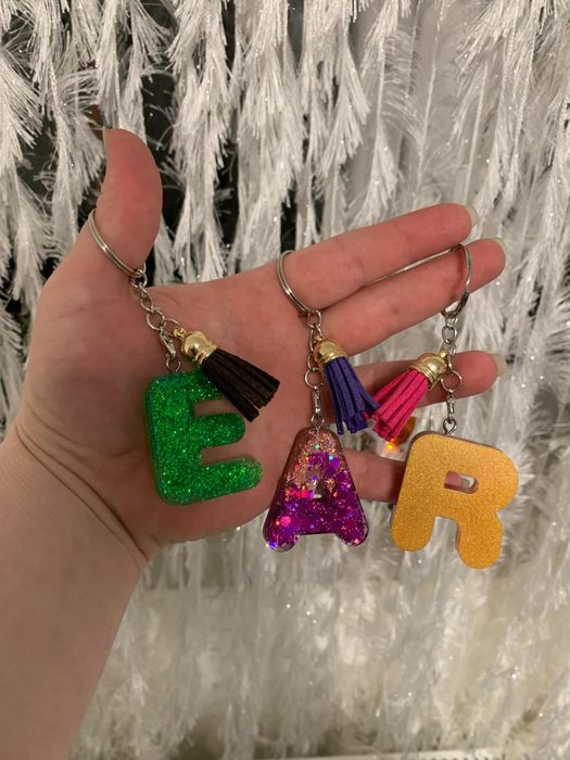 Vand brelocuri personalizate