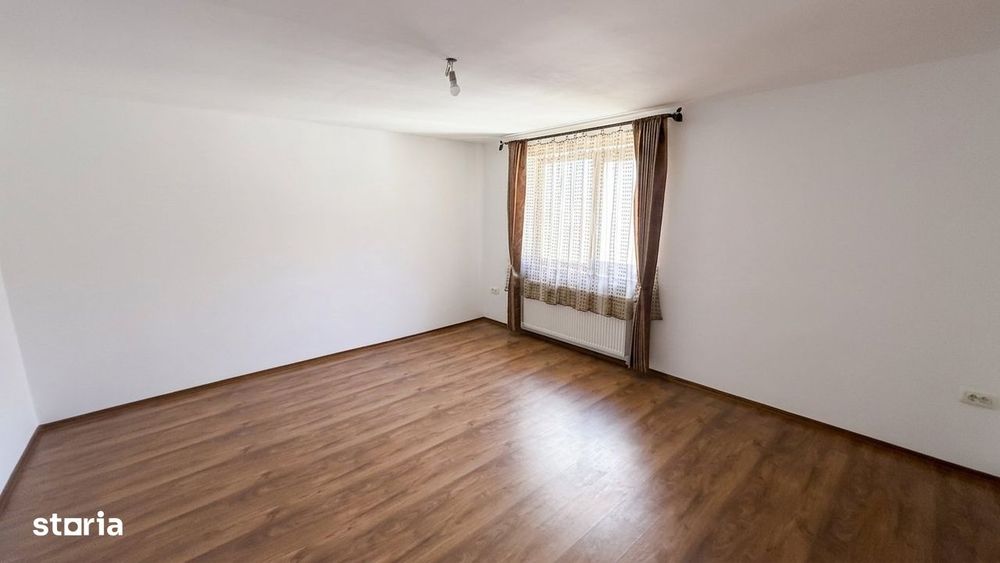 Casă individuală cu 4/5 locuri de parcare în Domenii