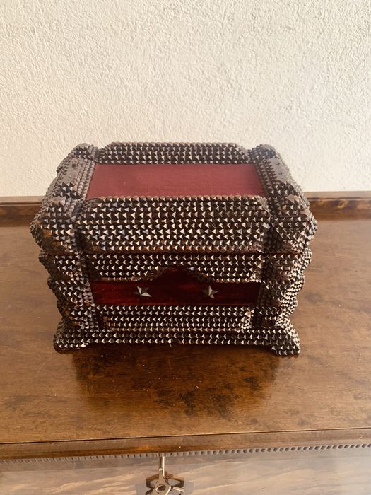Уникална антикварна Tramp Art кутия / около 1900 г. / ръчна изработка