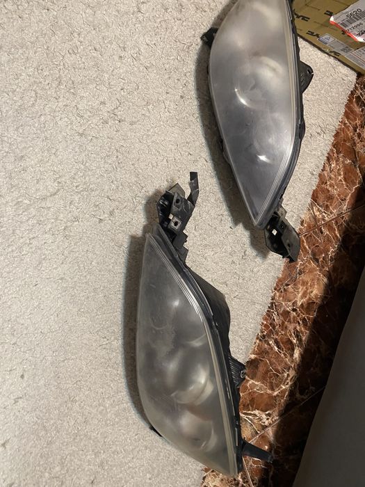 Faruri Mazda 3 BK 2005