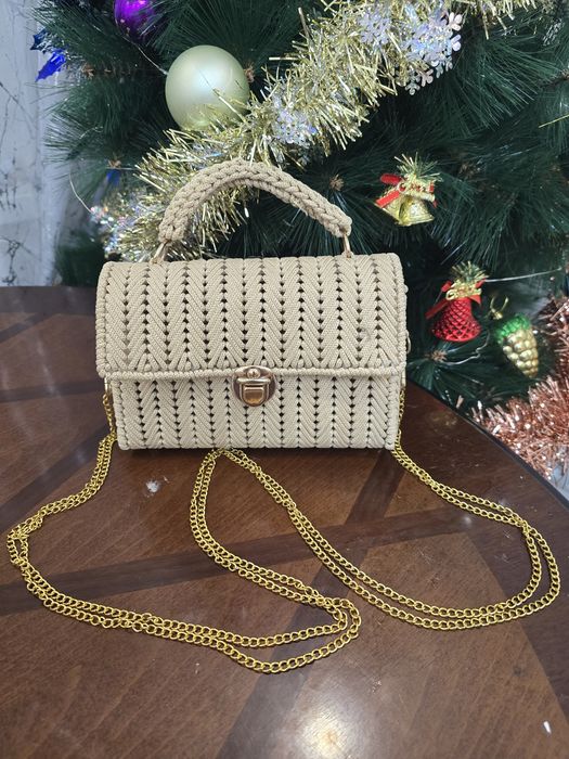 Сумочка из канвы ручной работы