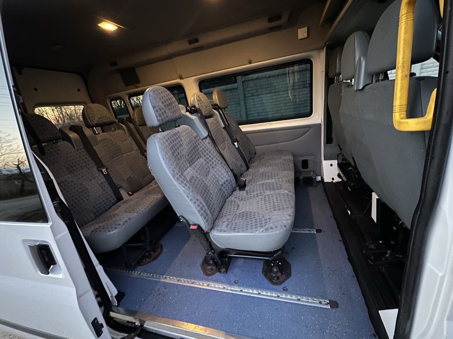 Ford transit 9  locuri/2013