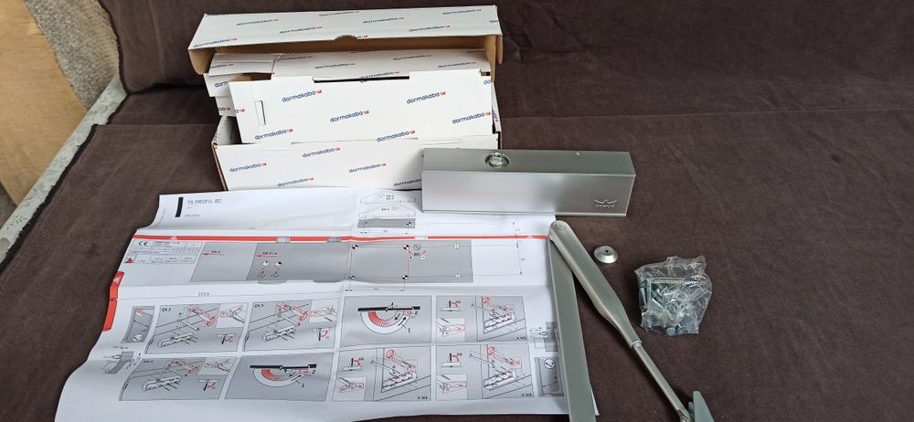 Дверной доводчик "ДОРМА"