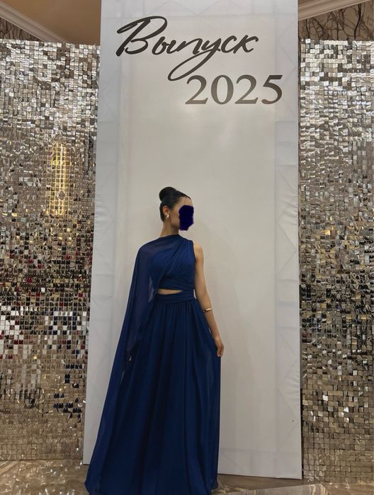 Тёмно-синее вечернее платье