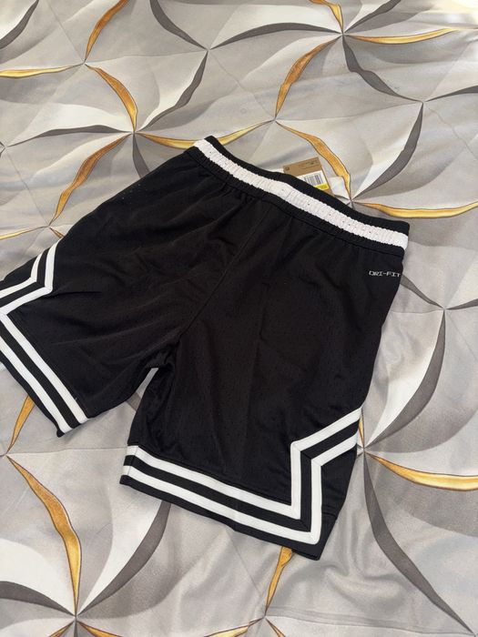Pantaloni scurti Jordan. S; M; L