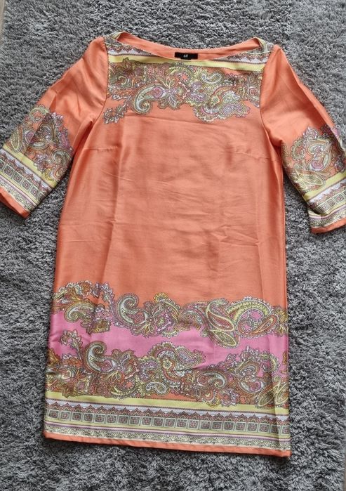 Оранжева рокля H&M, S, сатениран ефект