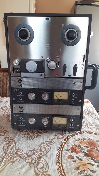 Akai M7 pe lampi la cutie (revox sony teac)