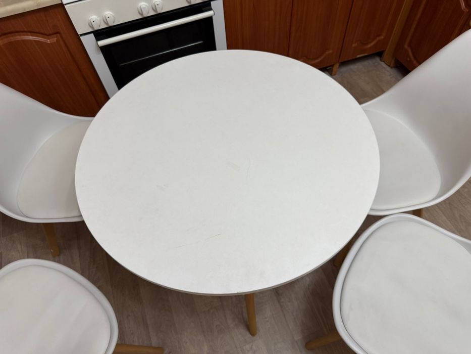 Комплект стол и стулья