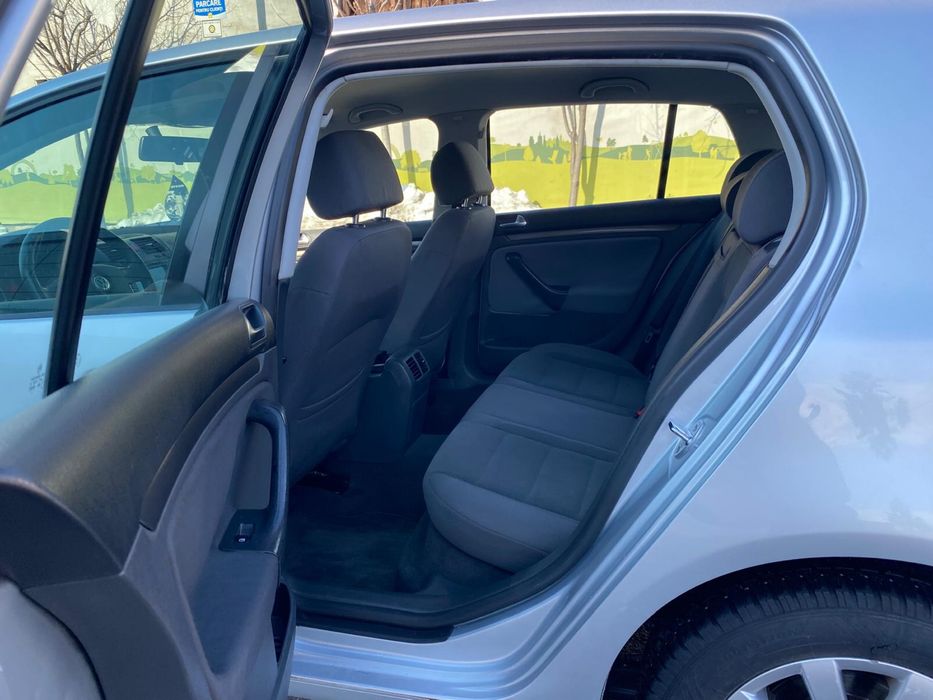 Volkswagen - Golf 5 1. 6  115CP  6+1 benzină  2007 stare excelenta