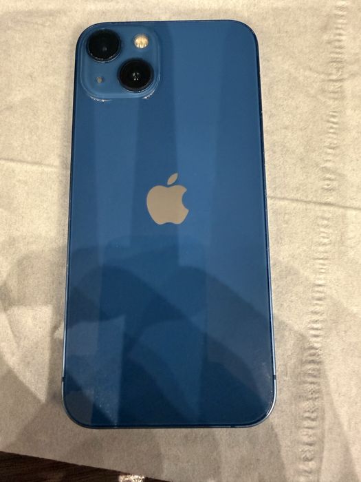 продавам iphone 13 blue