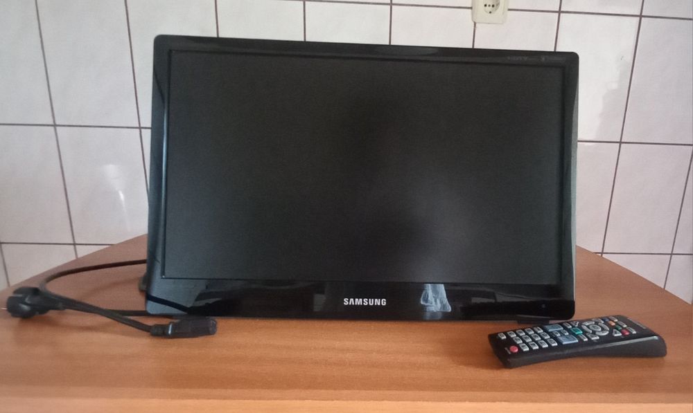 TV/ monitor Samsung - model LD 220 HD