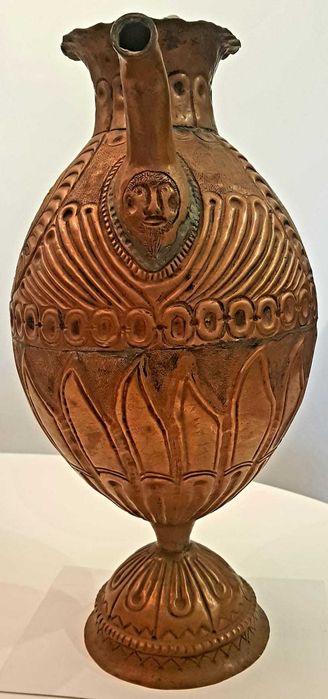 Amforă de cupru în relief, Italia, 1910-20