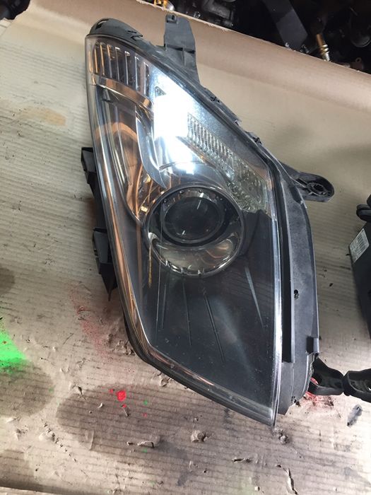 Far Dr Citroen C6 xenon  pret 700 lei buc