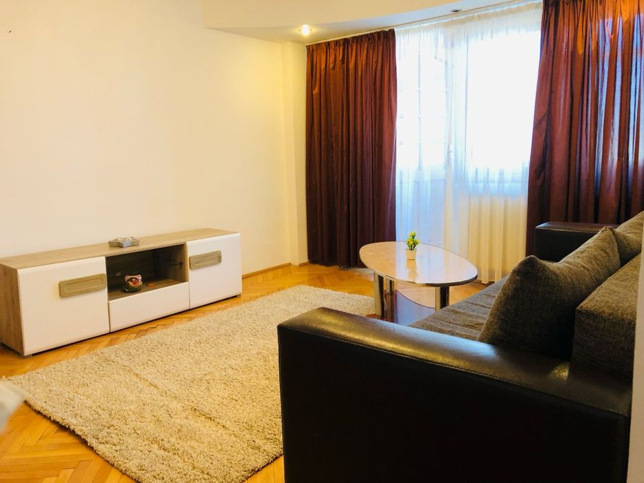 Ofer apartament spre închiriere