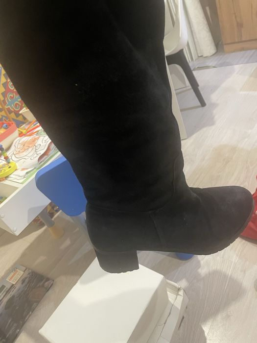 Отдам даром обуви 37-38 рр