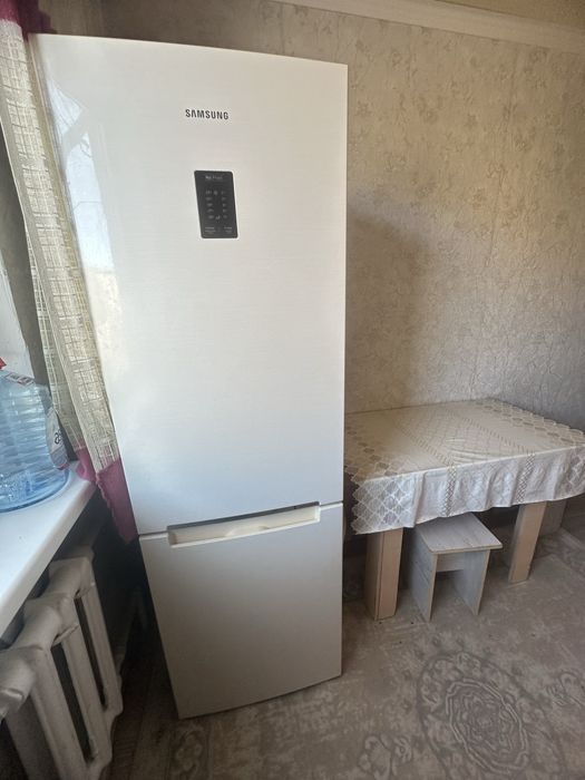 Холодильник Samsung