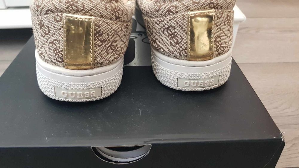 Guess &Desa 40N,в отлично състояние