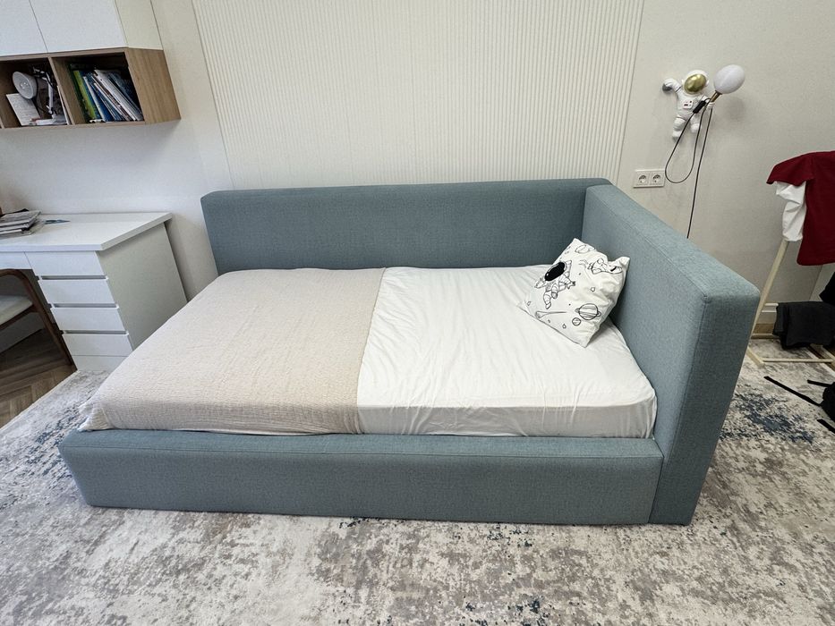 Кровать, с матрасом