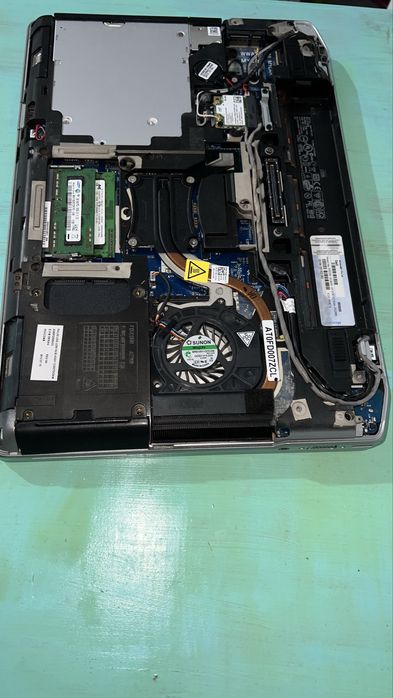 лаптоп DELL E6420