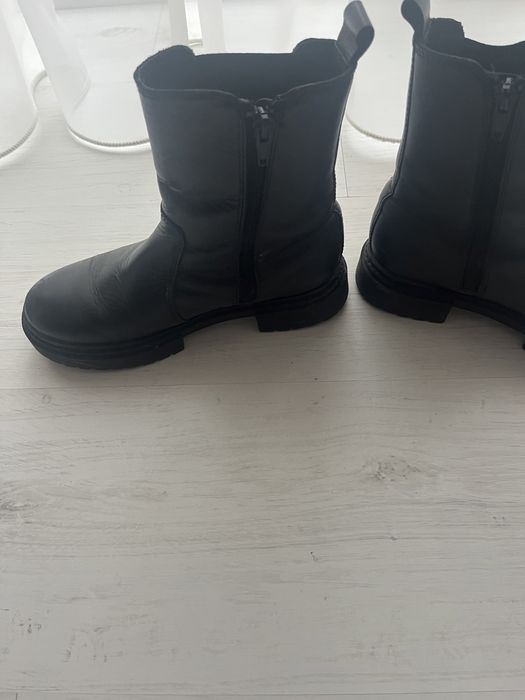 Vand ghete din piele pentru copii