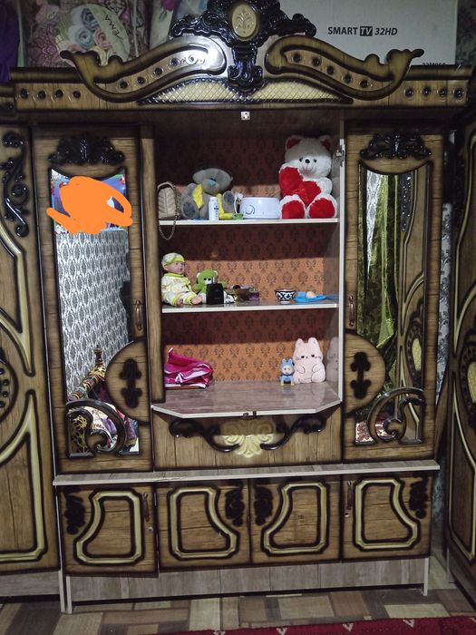 Shkaf stenka sotiladi