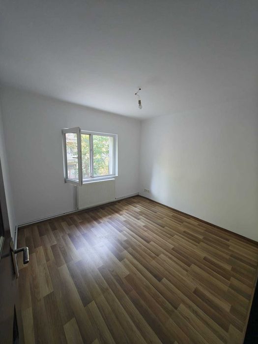 Vand apartament 4 camere, Micro 16
