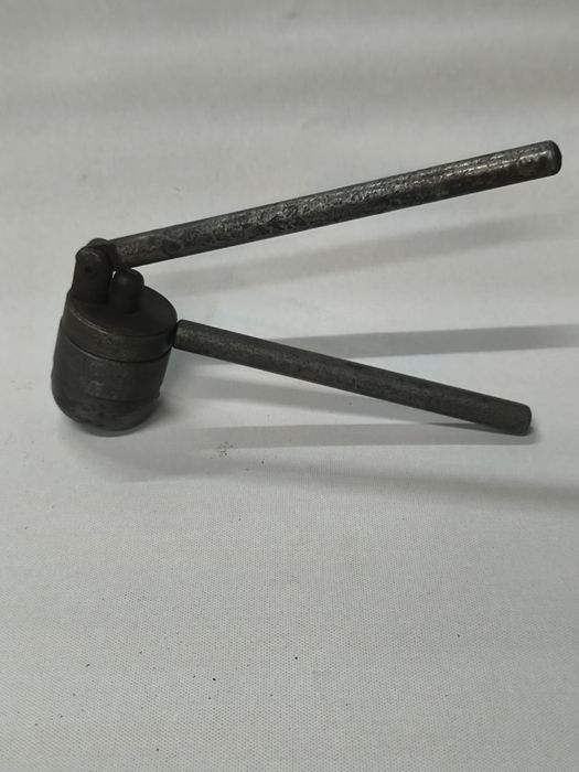 Ручной укупорщик бутылок (СССР)