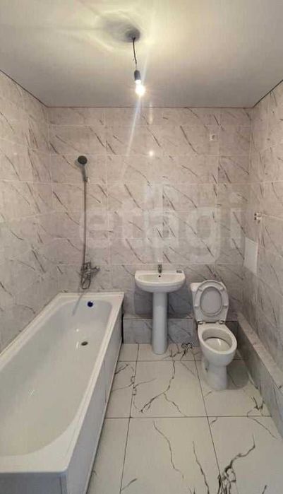 Продам 1-ком квартиру м-н Береке 21