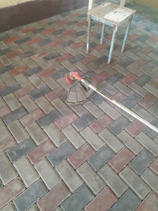 Продам электрический триммер б/у.