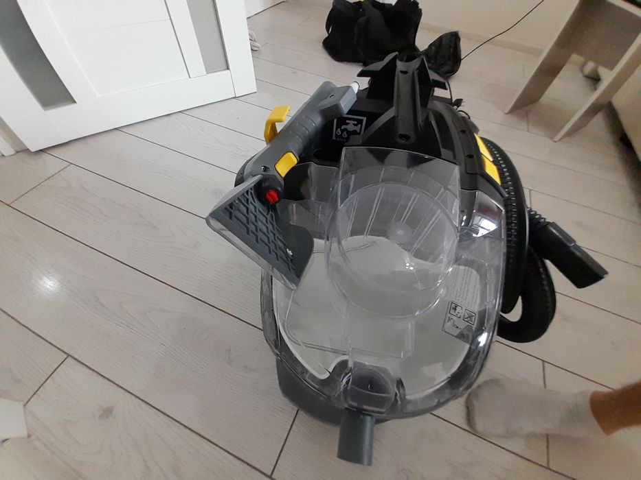 Продам karcher puzzi 8/1c