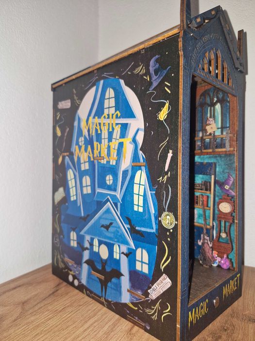 Book Nook Magic Market cu LED – Dioramă miniaturală realizată manual