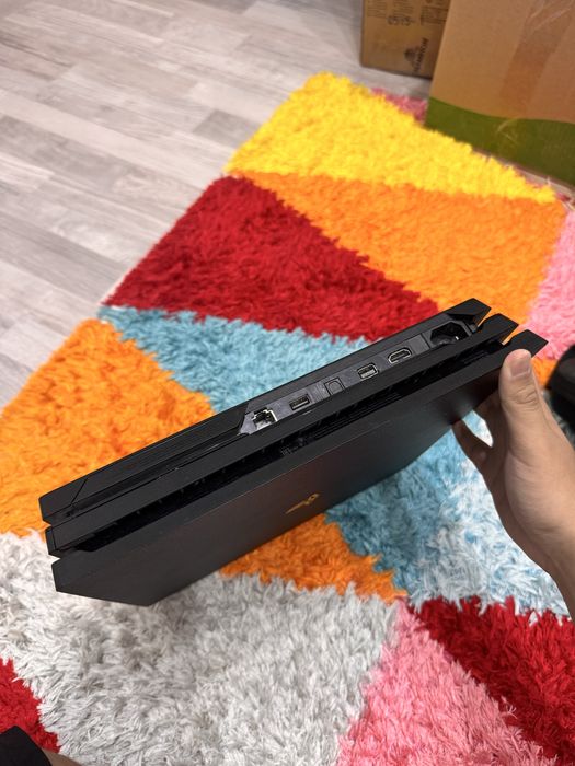 PlayStation 4 Pro в хорошем состоя
