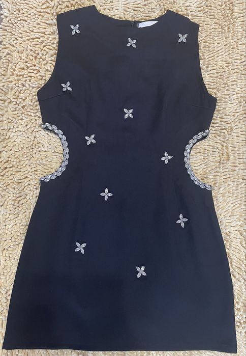 Шикарное платье в камнях