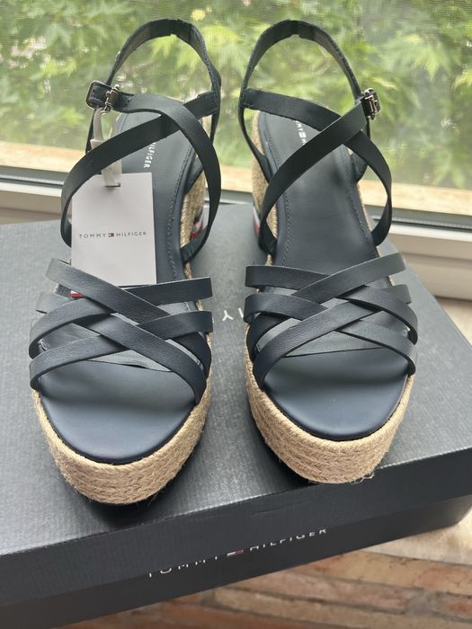 Чисто нови дамски сандали TOMMY HILFIGER