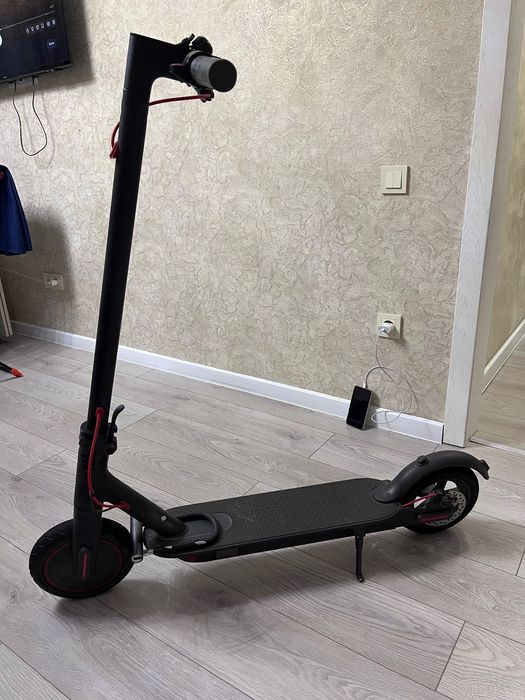 Продаю электросамокат Xiaomi Mijia Pro