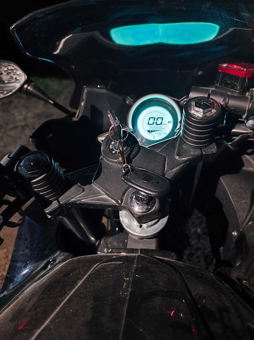 Продается Yamaha r3 2023года Электрический 3000Вт