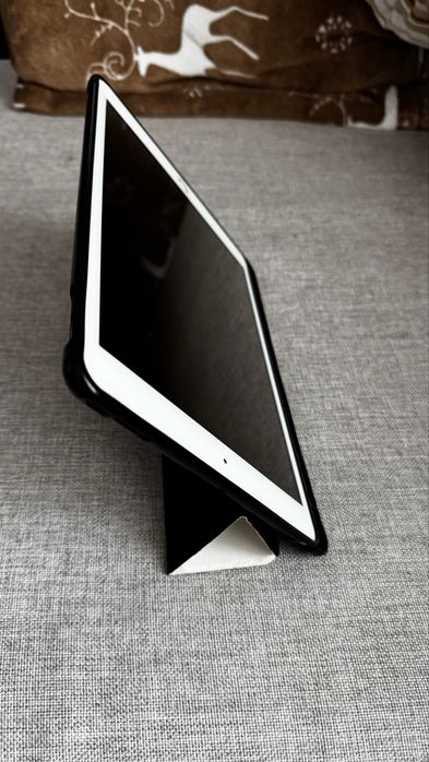 Продавам Ipad 8th Gen