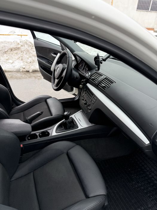 Vand autoturism marca  BMW  Seria 1  anul 2008
