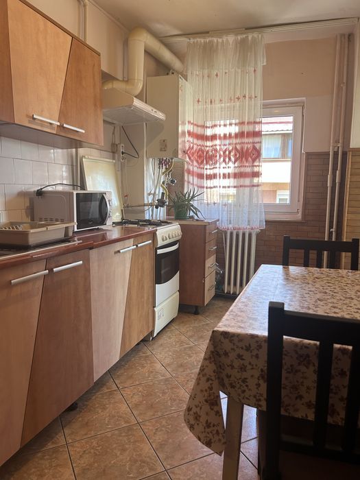 Apartament de inchiriat, 2 camere, decomandat, zona Cetate