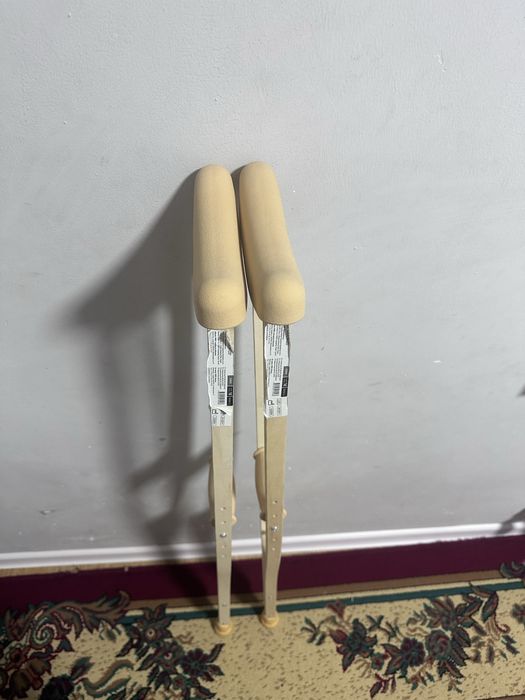 СРОЧНО КОСТЫЛИ для подростка