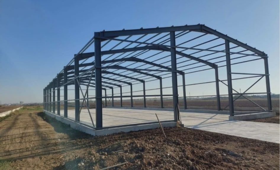 Vand hale metalice la super preț-calitate