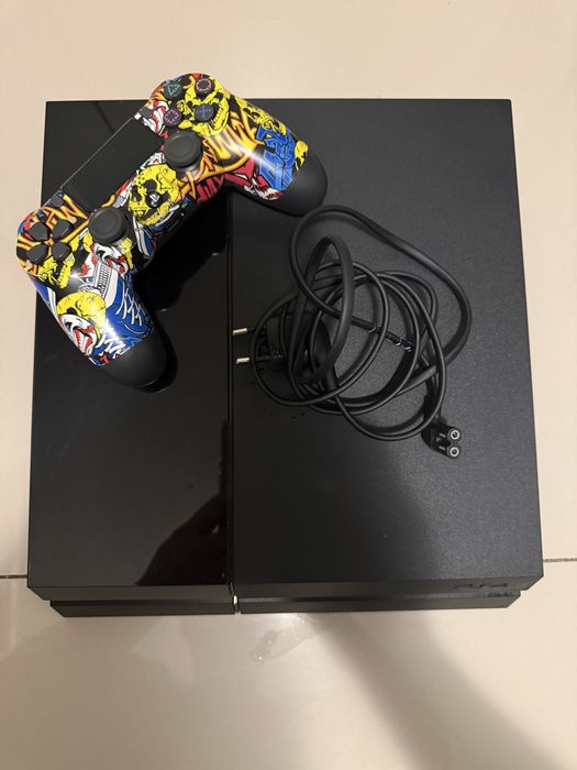 Consola PS4 perfect functionale pentru cri mici