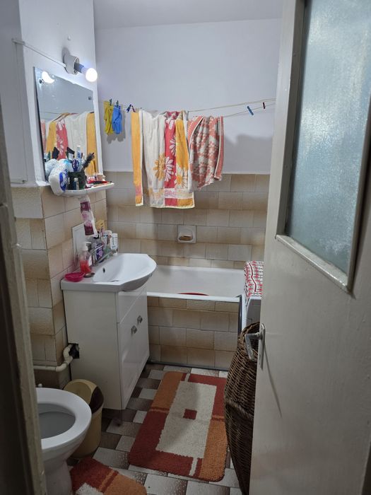 Apartament spațios cu 4 camere, decomandat – Etaj 1, strada Gheorghe Lazăr, Călărași