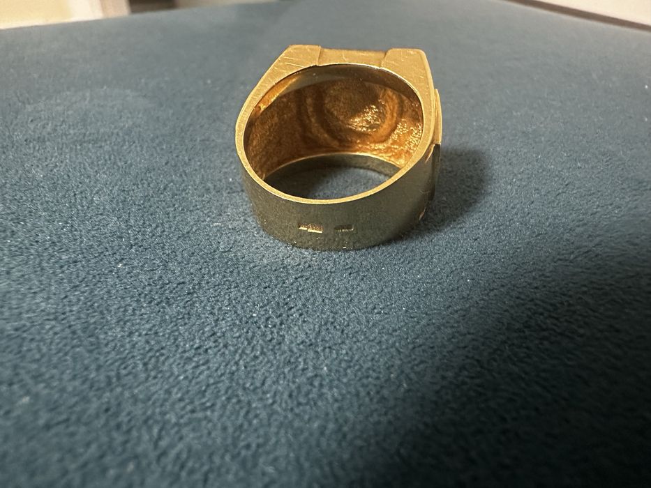 Золотая печатка перстень