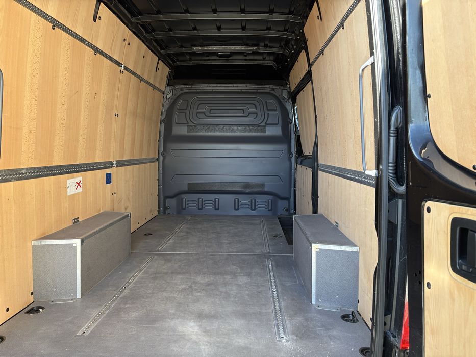 Vand Sau Schimb cu apartament garsoniera Mercedes Sprinter 317