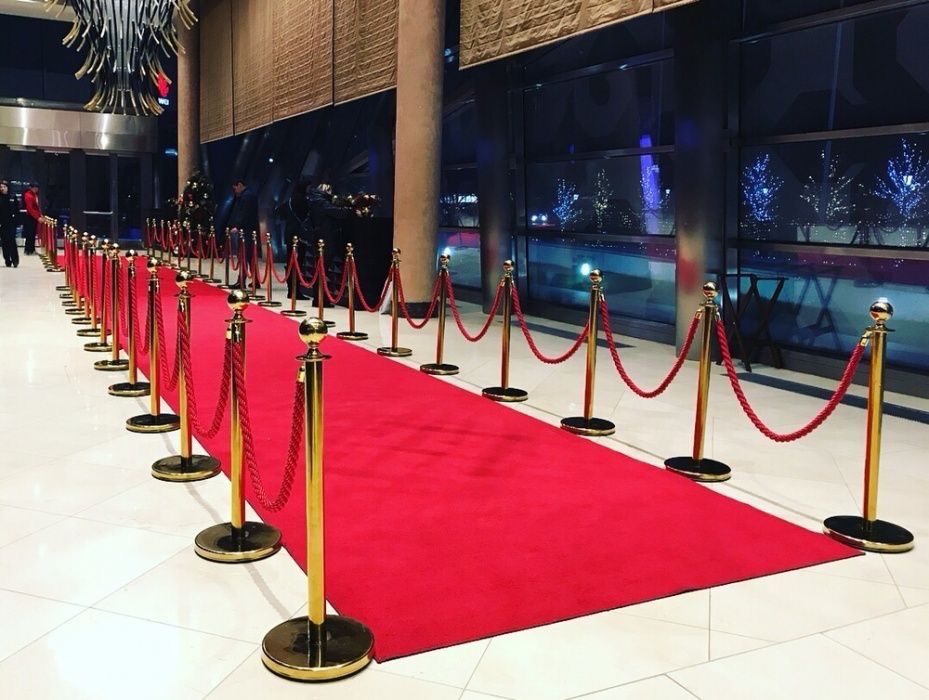 Продаю красные дорожки и турникеты