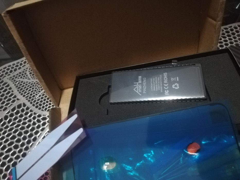 Батерия за iPhone SE 2020 + подарък